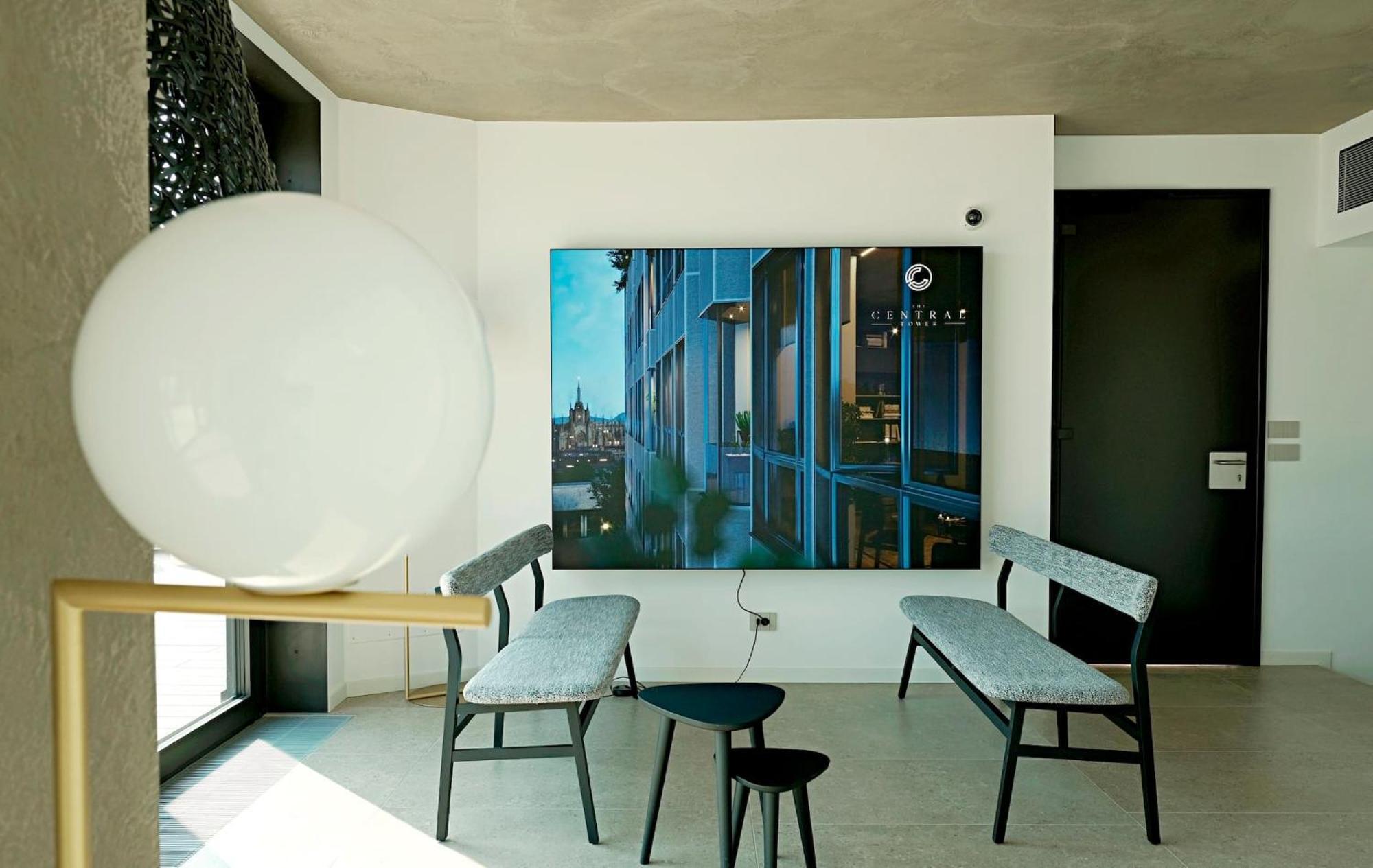 San Babila Central Tower With Panoramic Terrace Overlooking Duomo By Rentopolis มิลาน ภายนอก รูปภาพ