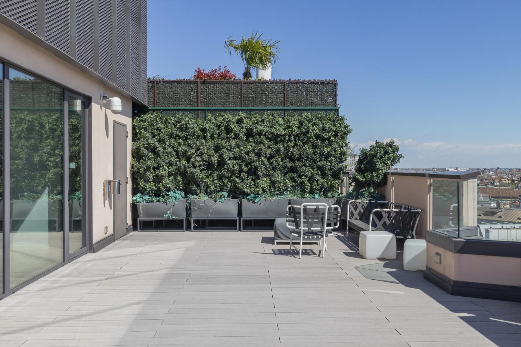 San Babila Central Tower With Panoramic Terrace Overlooking Duomo By Rentopolis มิลาน ภายนอก รูปภาพ