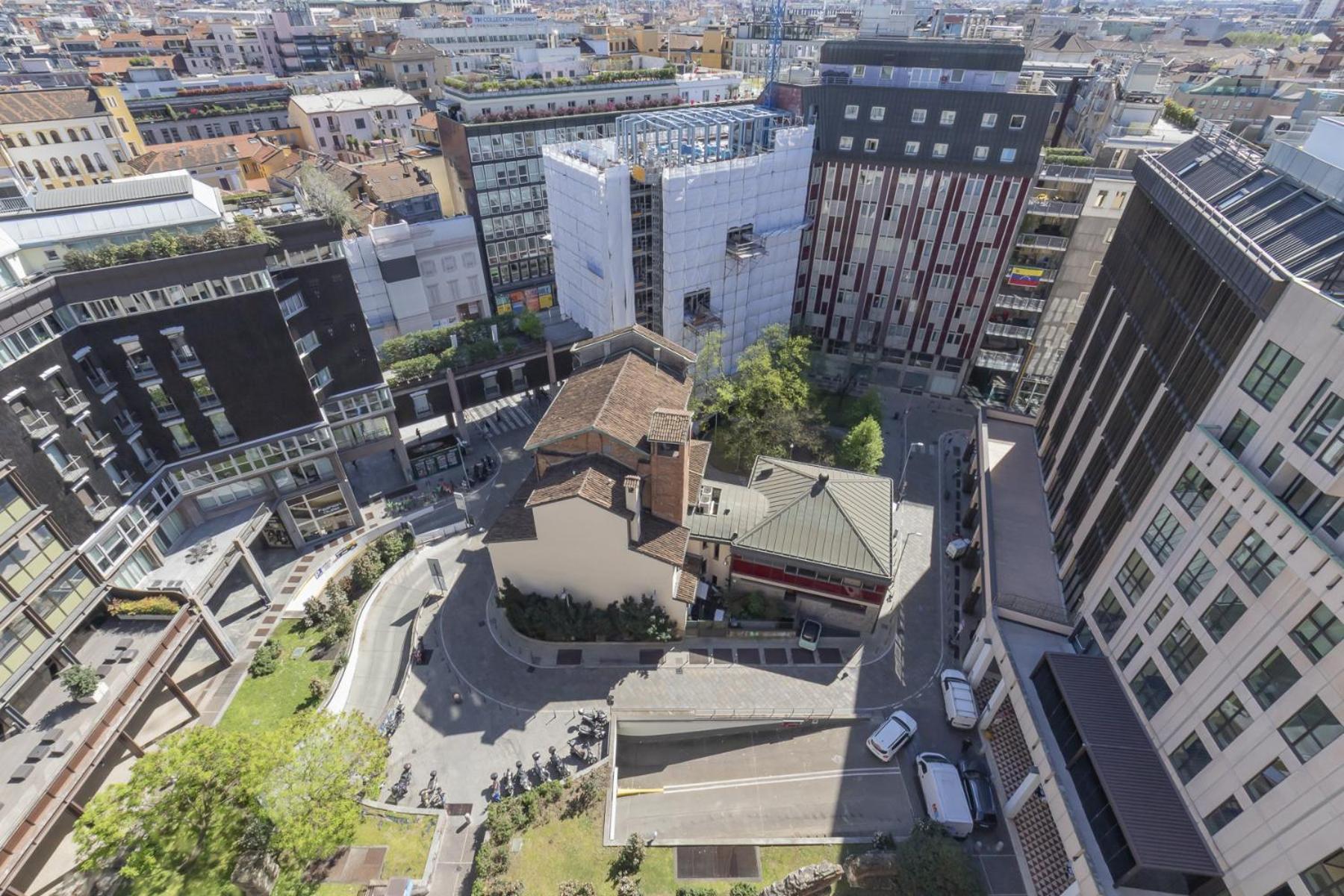 San Babila Central Tower With Panoramic Terrace Overlooking Duomo By Rentopolis มิลาน ภายนอก รูปภาพ
