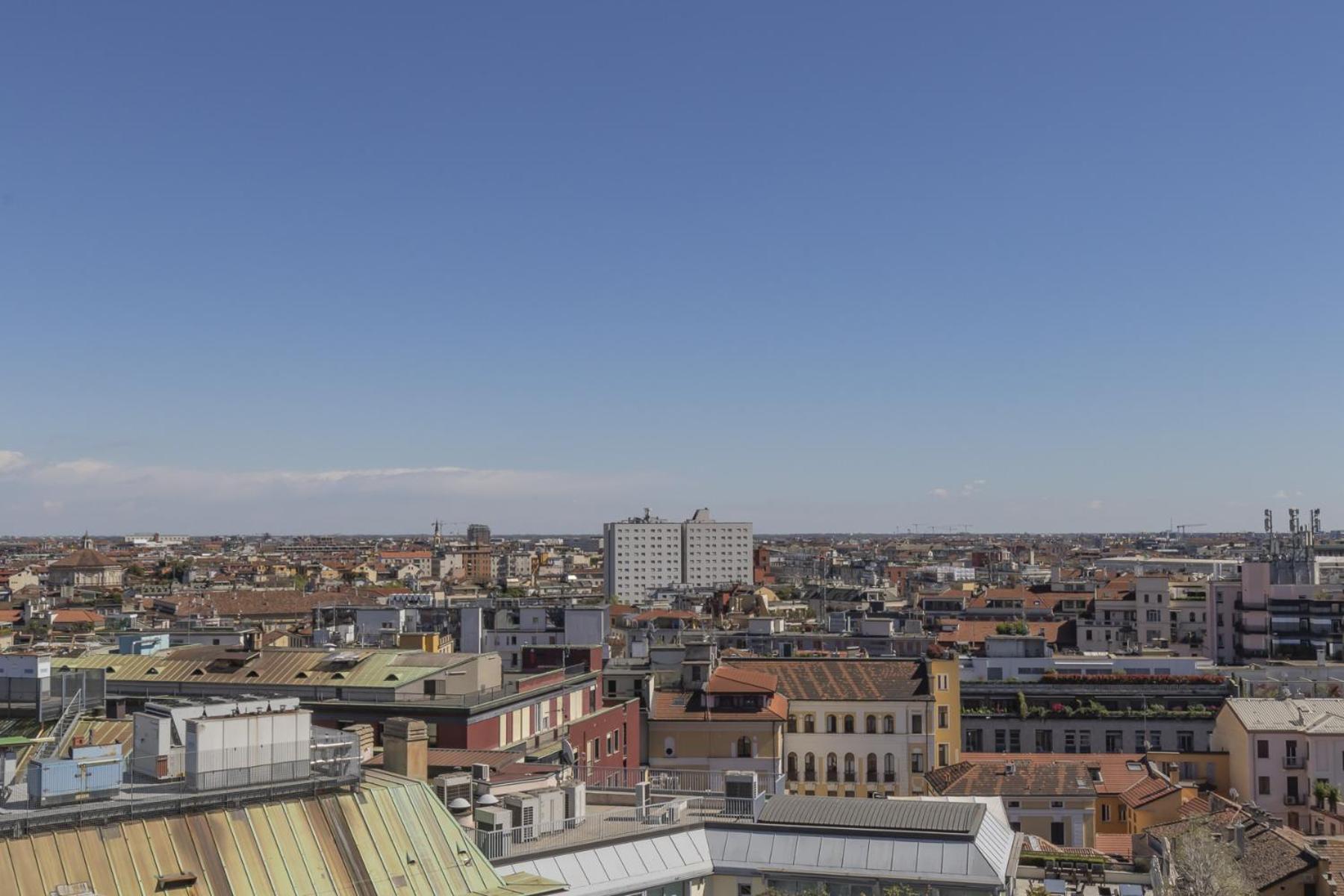 San Babila Central Tower With Panoramic Terrace Overlooking Duomo By Rentopolis มิลาน ภายนอก รูปภาพ