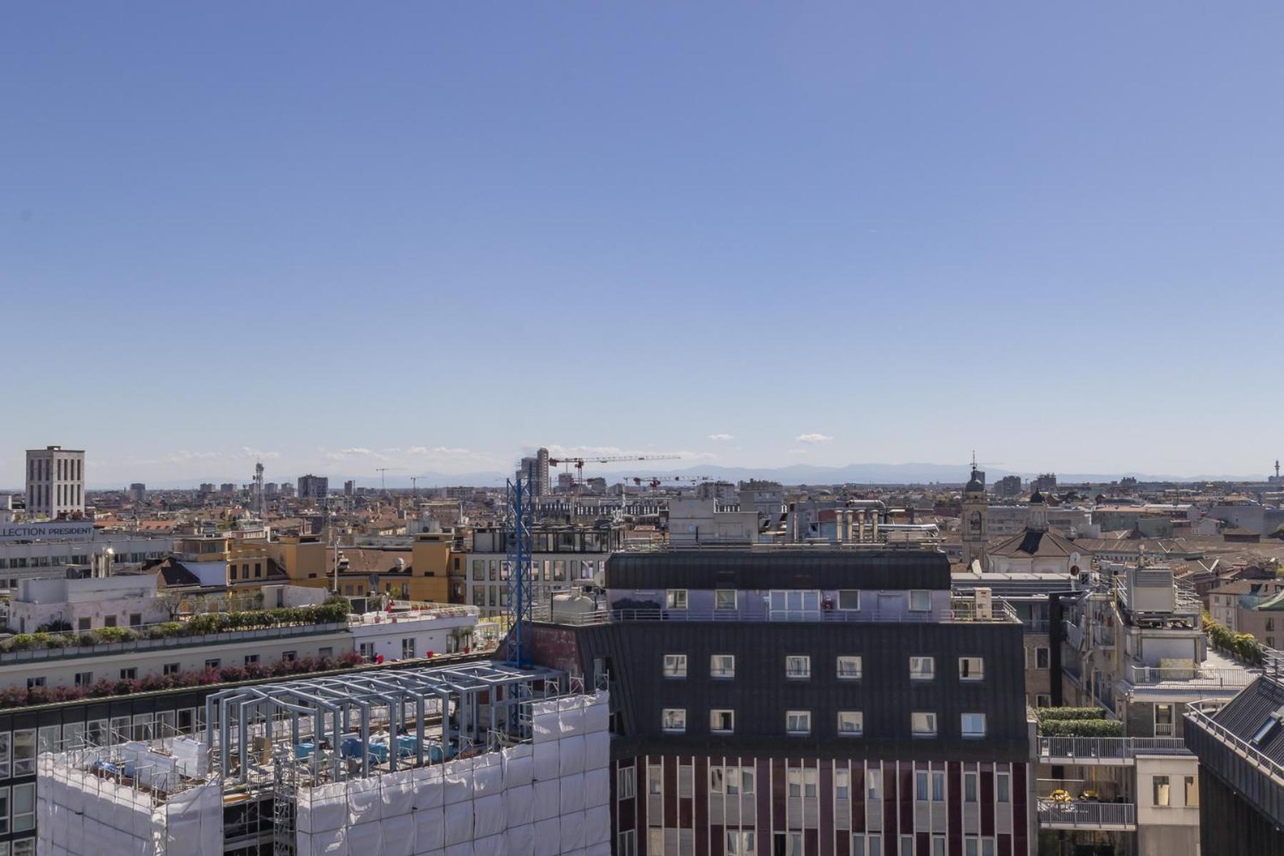 San Babila Central Tower With Panoramic Terrace Overlooking Duomo By Rentopolis มิลาน ภายนอก รูปภาพ