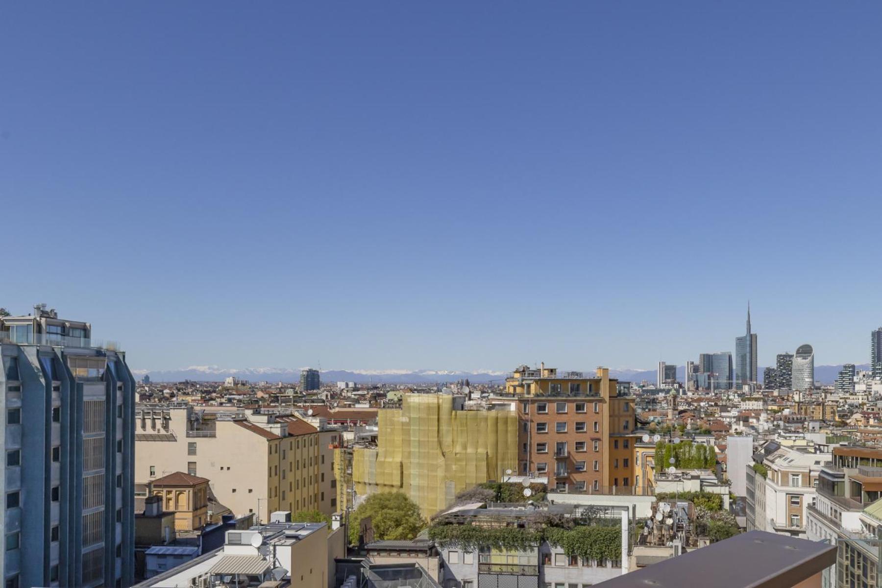 San Babila Central Tower With Panoramic Terrace Overlooking Duomo By Rentopolis มิลาน ภายนอก รูปภาพ